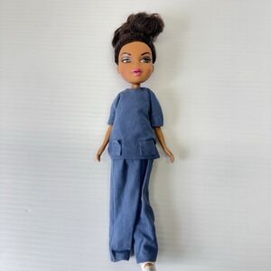 Vintage Bratz Yasmin MGA Doll 2001 Scrubs Non Original Outfit Missing Foot